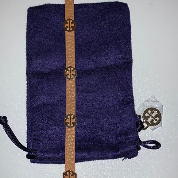 NWT: Leather double wrap bracelet with gold Hardware - Picture 4 of 4